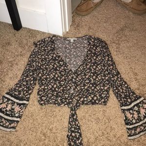 AMERICAN EAGLE XS floral crop top bell sleeves